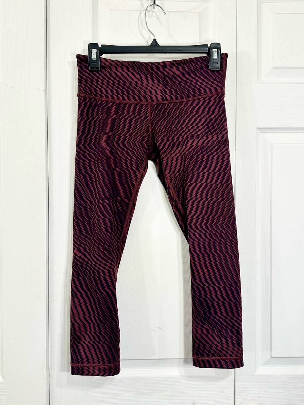 Lululemon Zig Zag Shifted Burgundy & Black Leggings 6